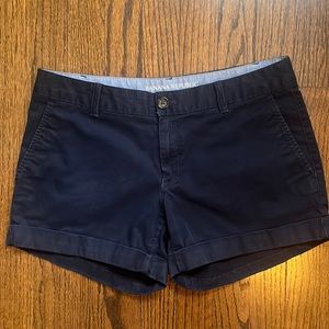 Banana Republic city chino shorts, size 4P.